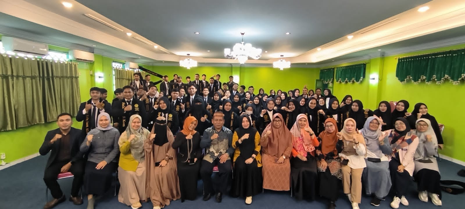 Sebanyak 62 mahasiswa Prodi Sistem Informasi yang mengikuti yudisium pada sesi ini telah dinyatakan lulus setelah berhasil menyelesaikan seluruh persyaratan akademik dan penelitian