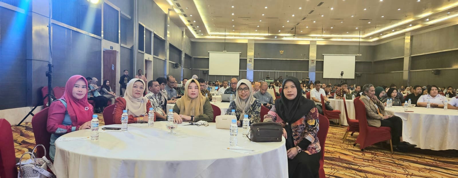 Foto: Dr. Hj.Juriko Abdussamad M.Si
Selaku Ketua Yayasan  Ichsan Gorontalo, Rektor Unisan Gorut, Dr. Fatma M.Ngabito dan Unisan Group