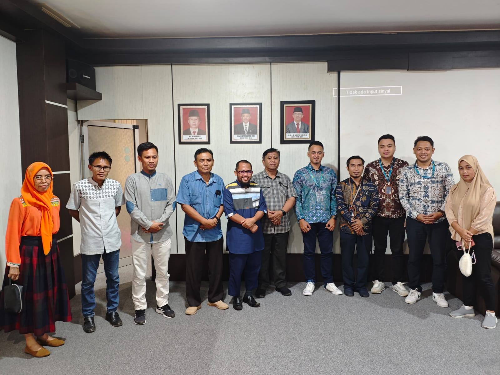 Plt. Kepala Dinas Komunikasi dan Informasi (Kominfo) Kabupaten Bolaang Mongondow Utara (Bolmut), Mirwan Datukramat, M.Si, menyampaikan apresiasi dan rasa syukutnya atas kelancaran audiensi antara Diskominfo dan Persandian dengan Icon Plus, yang dipimpin langsung oleh Penjabat Sekretaris Daerah Bolmut