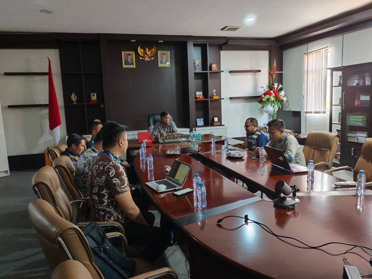 Plt. Kepala Dinas Komunikasi dan Informasi (Kominfo) Kabupaten Bolaang Mongondow Utara (Bolmut), Mirwan Datukramat, M.Si, menyampaikan apresiasi dan rasa syukutnya atas kelancaran audiensi antara Diskominfo dan Persandian dengan Icon Plus, yang dipimpin langsung oleh Penjabat Sekretaris Daerah Bolmut