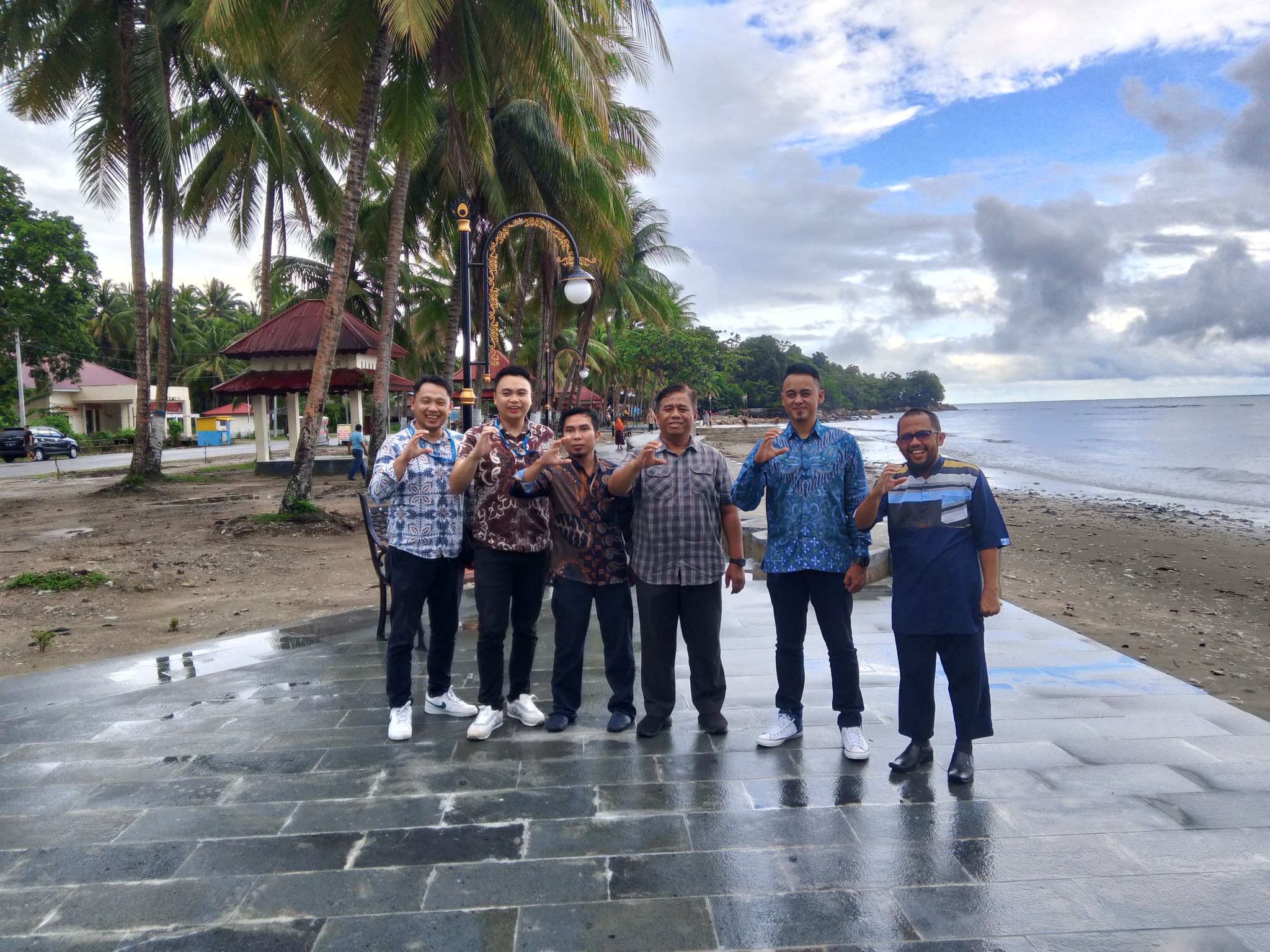 Plt. Kepala Dinas Komunikasi dan Informasi (Kominfo) Kabupaten Bolaang Mongondow Utara (Bolmut), Mirwan Datukramat, M.Si, menyampaikan apresiasi dan rasa syukutnya atas kelancaran audiensi antara Diskominfo dan Persandian dengan Icon Plus, yang dipimpin langsung oleh Penjabat Sekretaris Daerah Bolmut