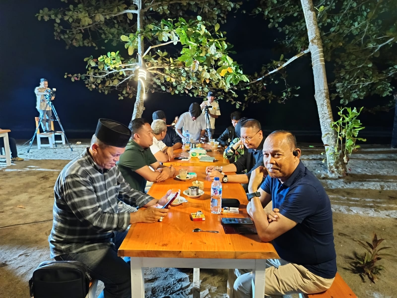 Persatuan Wartawan Indonesia (PWI) Kabupaten Bolaang Mongondow Utara (Bolmut) sukses menggelar perayaan Hari Pers Nasional (HPN) ke-79 tingkat kabupaten pada Kamis (13/02/2025). Acara yang mengusung tema "Pers Mengawal Ketahanan Pangan untuk Kemandirian Bangsa" ini dipusatkan di Arch Caffe Pantai Batu Pinagut dan berlangsung meriah.