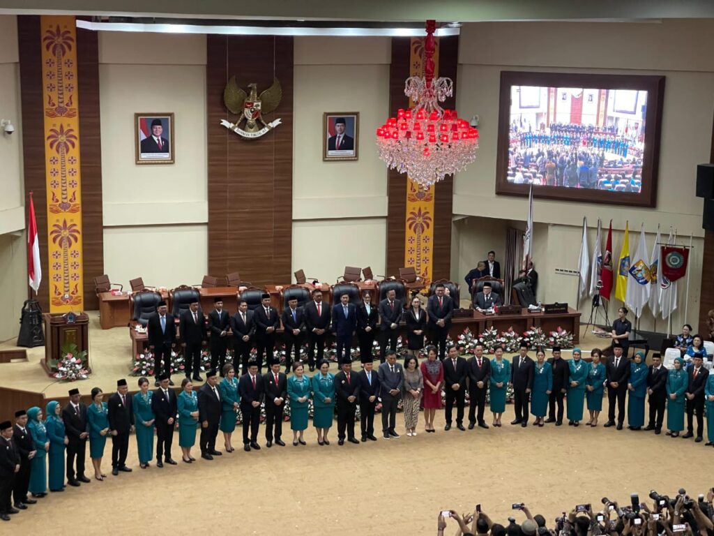 Ketua Tim Penggerak (TP) Pemberdayaan Kesejahteraan Keluarga (PKK) Kabupaten Bolaang Mongondow Utara (Bolmut), Ny. Ening Sutrisni Sirajudin Lasena-Adam, hari ini resmi dilantik untuk masa bakti 2025-2030.