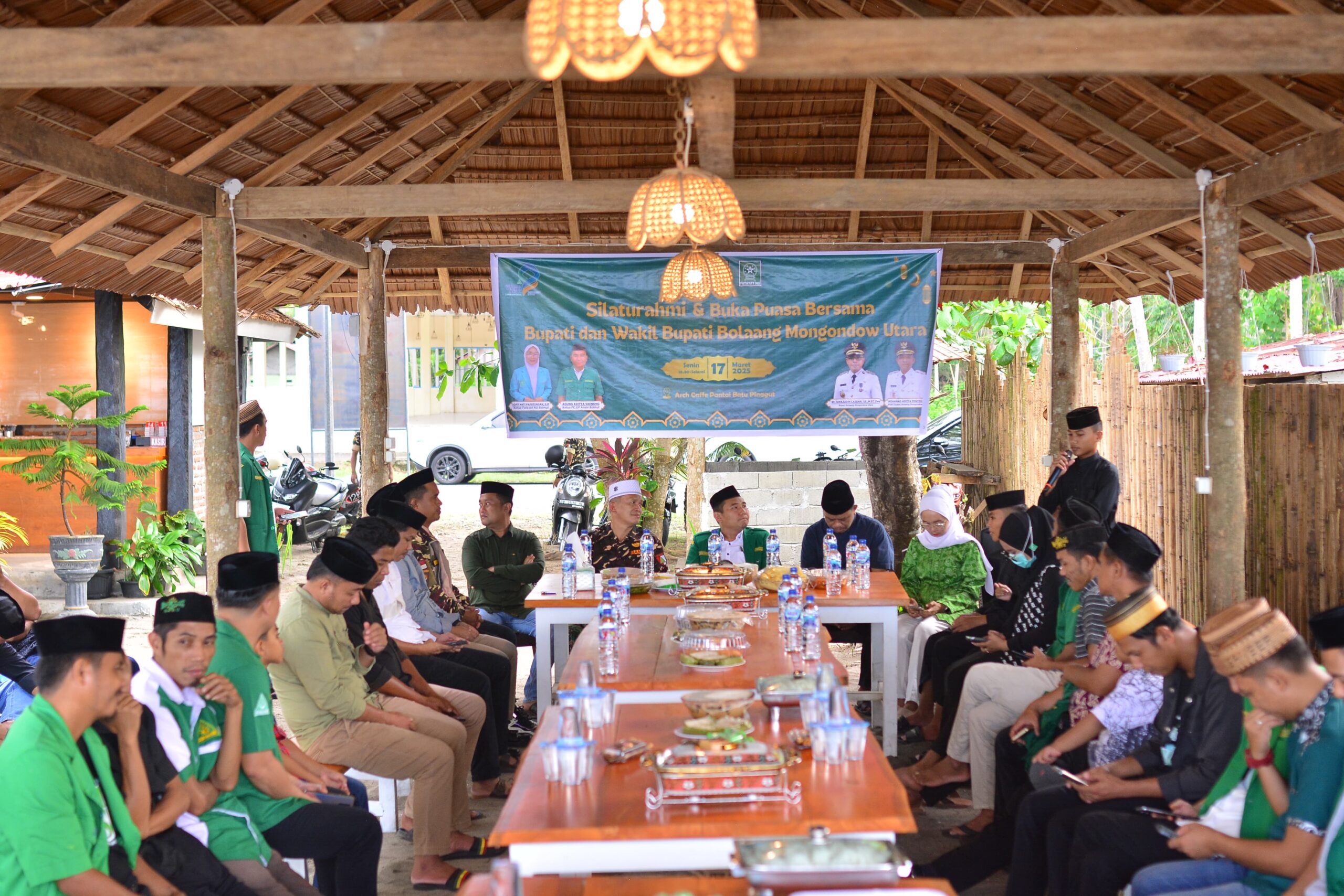 Gerakan Pemuda (GP) Ansor bersama-sama dengan Fatayat Kabupaten Bolaang Mongondow Utara (Bolmut) menggelar acara buka puasa bersama dengan Pemerintah Kabupaten Bolmut
