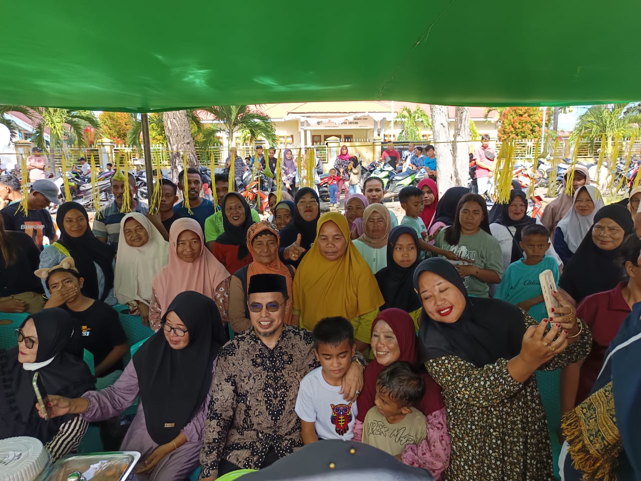 Bupati Kabupaten Bolaang Mongondow Utara (Bolmut), Dr. Sirajudin Lasena, SE., M.Ec.Dev., menghadiri kegiatan Halal Bihalal yang diselenggarakan oleh Pemerintah Kecamatan Bintauna