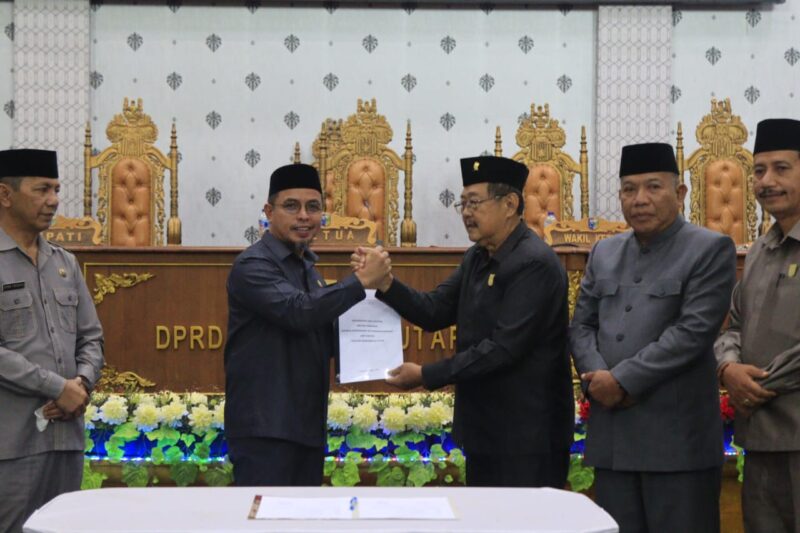 Penyerahan rekomendasi DPRD terhadap LKPJ Bupati Bolmut Tahun anggaran 2024