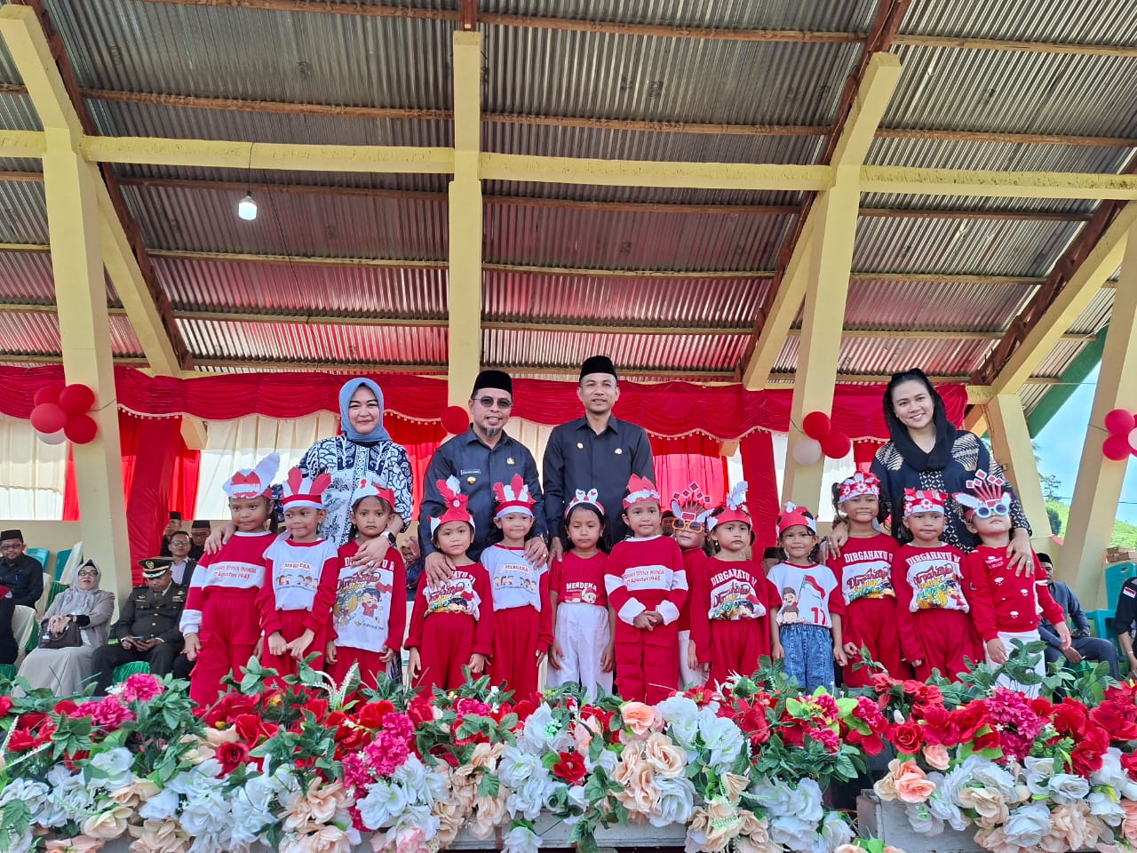 Bupati Kabupaten Bolaang Mongondow Utara (Bolmut), Dr. Sirajudin Lasena, SE, M.Ec.Dev., mengungkapkan bahwa negara-negara maju kini mulai kembali ke format awal dalam dunia pendidikan. Anak-anak di negara-negara tersebut tidak lagi difokuskan pada penggunaan e-book atau teks berbasis teknologi informasi, melainkan telah kembali menggunakan buku fisik (hard book) dan aktivitas menulis tangan.