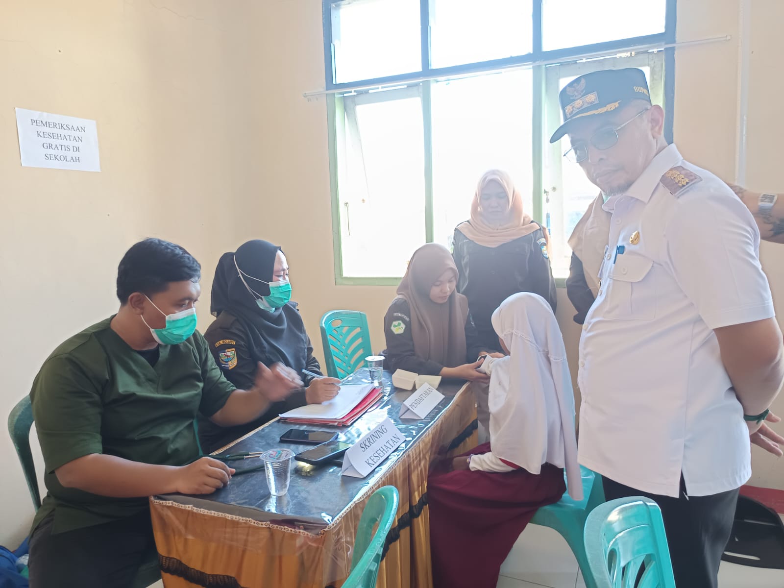 Pemerintah Kabupaten Bolaang Mongondow Utara (Bolmut) melangsungkan uji coba Program Makan Bergizi Gratis (MBG) yang dipusatkan di SDN 6 Kaidipang. Kegiatan ini dipimpin langsung oleh Bupati Bolmut, Dr. Sirajudin Lasena, SE, M.Ec.Dev, didampingi oleh Wakil Bupati Mohammad Aditya Pontoh, SIP, serta jajaran pimpinan Organisasi Perangkat Daerah (OPD) terkait