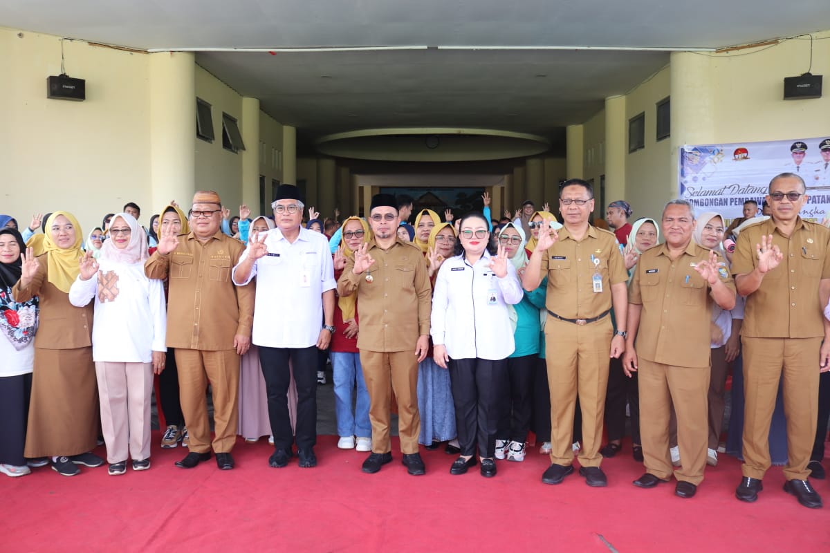 Bupati Kabupaten Bolaang Mongondow Utara (Boltara), Dr. Sirajudin Lasena, SE., M.Ec.Dev secara resmi menerima rombongan Kirab Pataka Bangga Kencana dari Provinsi Gorontalo dalam rangka memperingati Hari Keluarga Nasional (HARGANAS) tahun 2025. Acara penerimaan dilangsungkan di halaman Kantor Bupati Boltara
