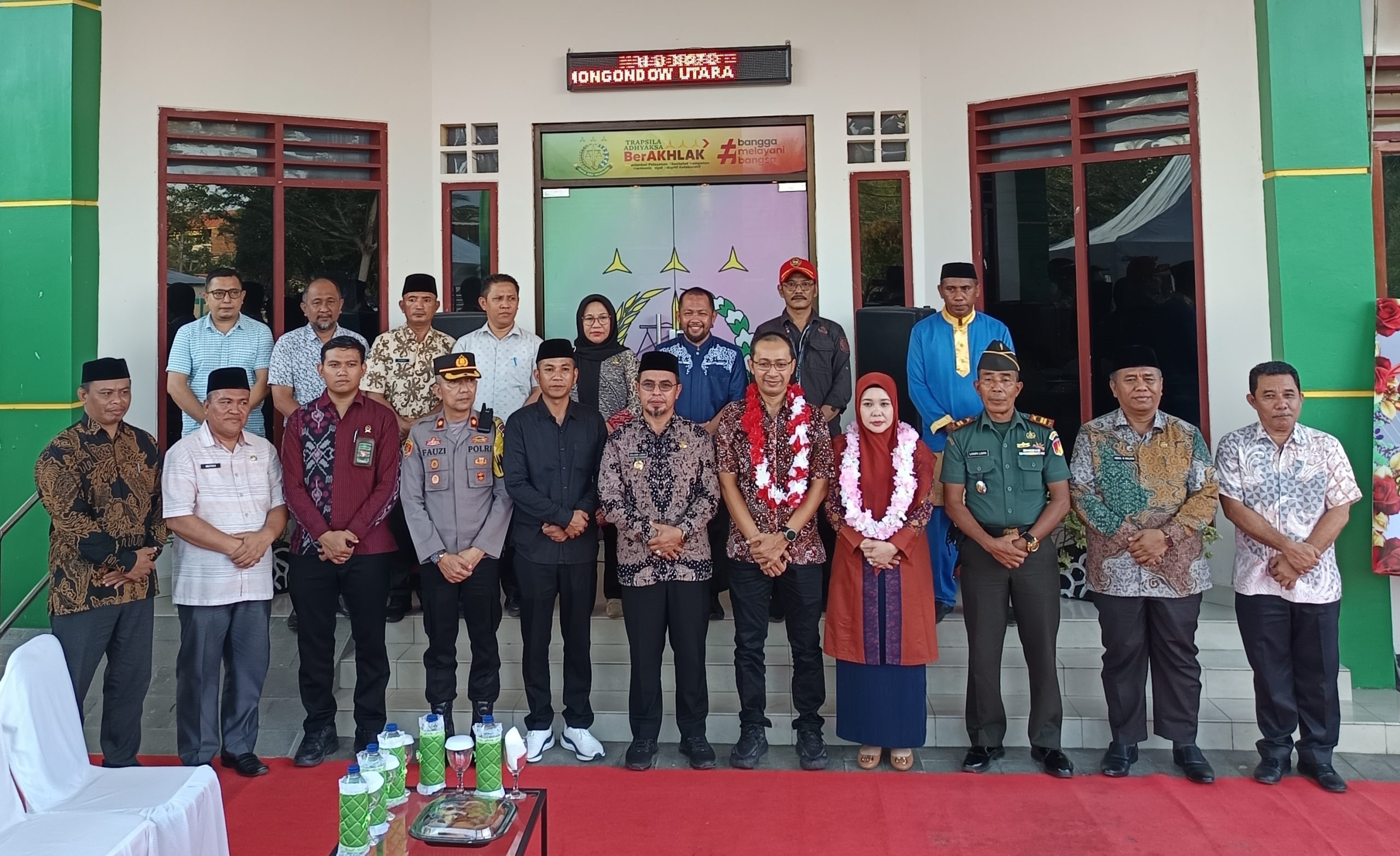 Kepala Kejaksaan Negeri (Kajari) yang baru, Agus Tri Hartono, SH., MH, bersama Ketua Ikatan Adhyaksa Dharmakarini (IAD) Boltara, Ny. Wilda Agustri, resmi tiba di Kabupaten Bolaang Mongondow Utara (Boltara),Jumat (25/07/2025). Kehadiran keduanya disambut hangat oleh jajaran Pemerintah Daerah dan Forkopimda.