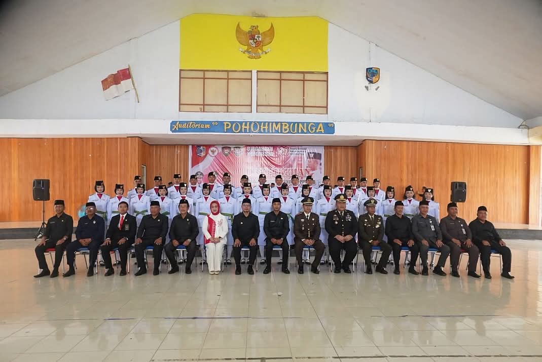 Bupati Kabupaten Bolaang Mongondow Utara (Boltara), Dr. Sirajudin Lasena, SE., M.Ec.Dev secara resmi mengukuhkan Pasukan Pengibar Bendera Pusaka (Paskibraka) Kabupaten Boltara Tahun 2025 yang bertempat di Auditorium Pohohimbunga Kantor Bupati,
