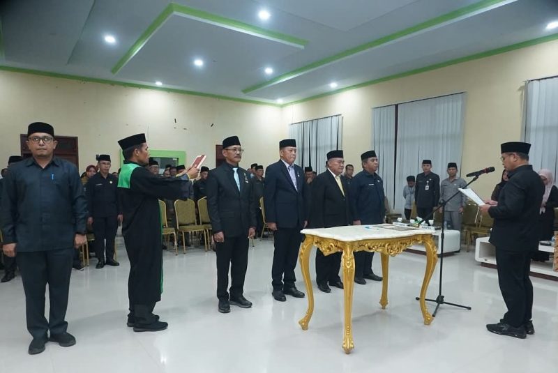 Bupati Boltara Dr. Sirajudin Lasena melantik sekaligus mengambil sumpah kepada 4 Pejabat Tinggi Pratama 