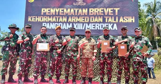 Bupati Kabupaten Bolaang Mongondow Utara (Boltara), Dr. Sirajudin Lasena, SE., M.Ec.Dev menghadiri kegiatan menembak kehormatan senjata berat Yonarmed 19/Bogani yang dilaksanakan di Komando Latihan Yonarmed 19/Bogani, Desa Sangkub, Kecamatan Sangkub,