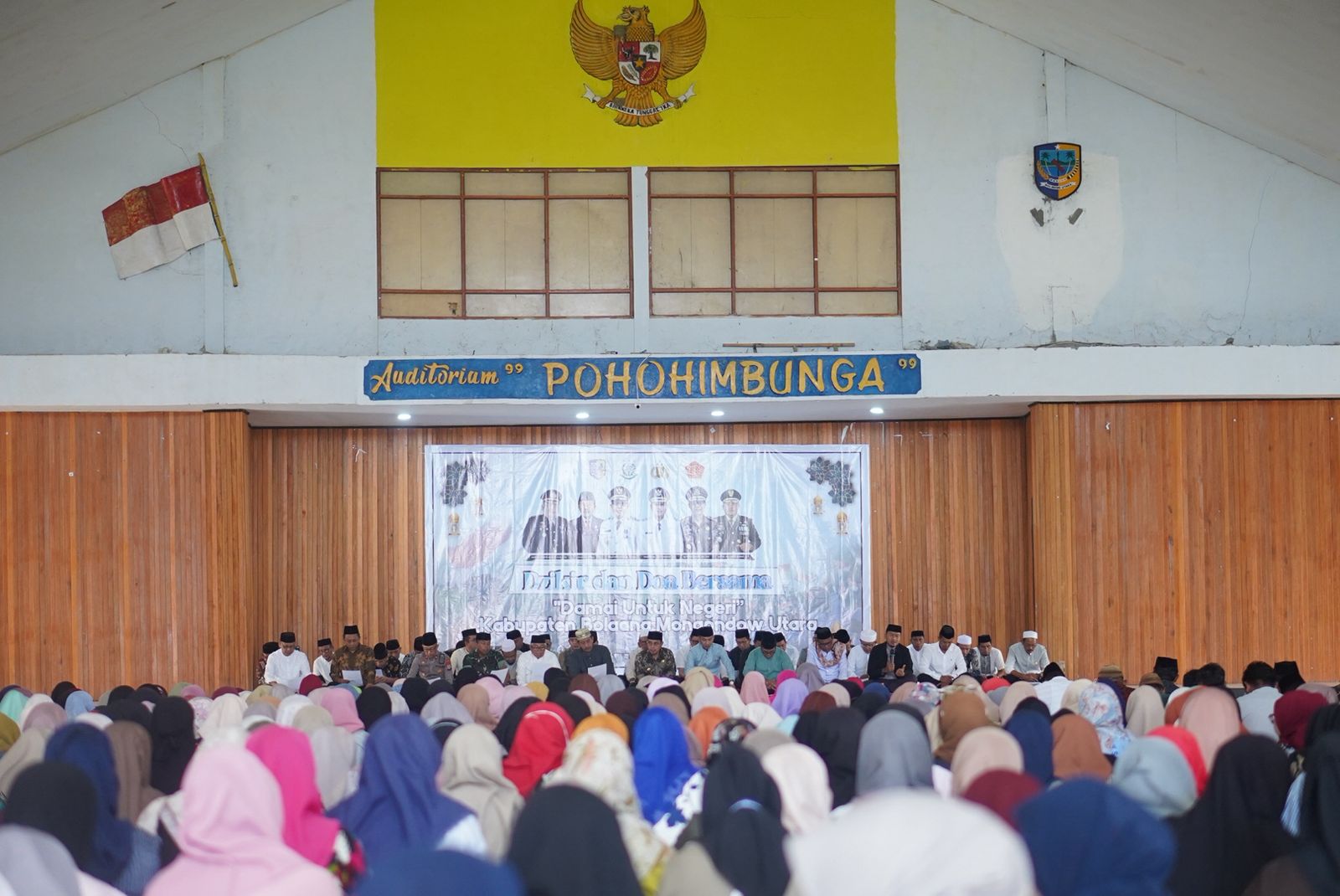 Dalam rangka memohon ridha Allah SWT Tuhan Yang Maha Kuasa demi terciptanya kedamaian, keselamatan, dan keberkahan bagi negeri tercinta, Pemerintah Kabupaten Bolaang Mongondow Utara (Boltara) menggelar kegiatan Zikir dan Doa Bersama untuk Kedamaian Negeri,