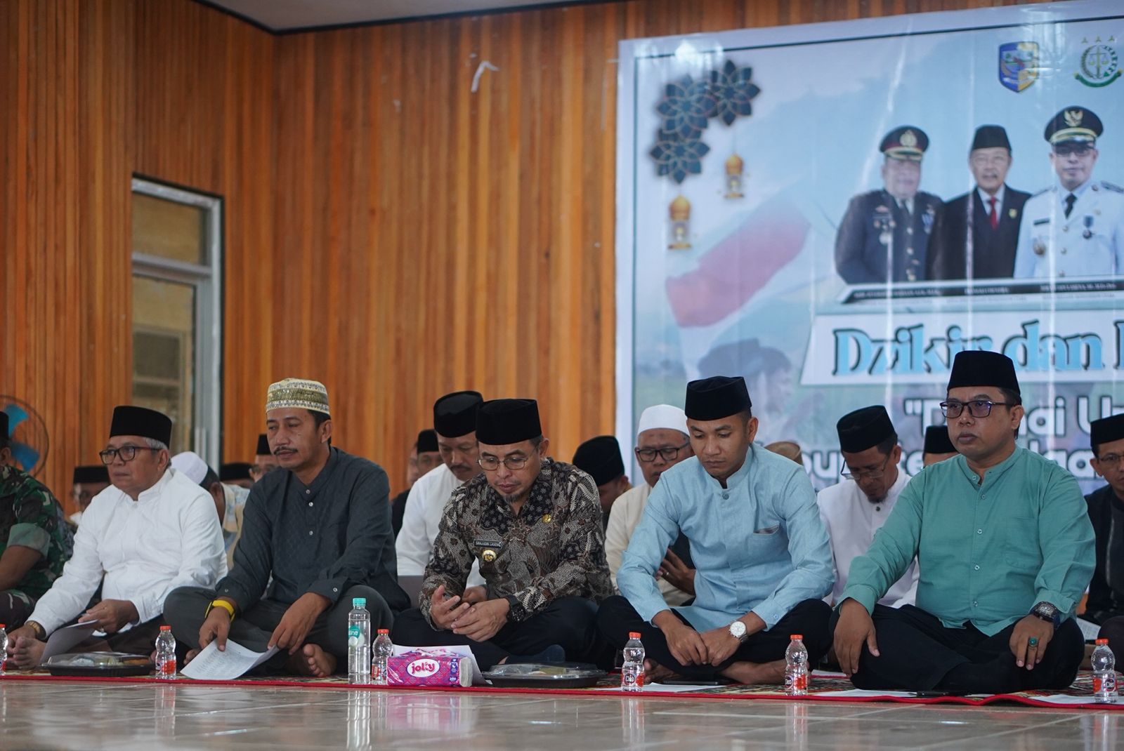 Dalam rangka memohon ridha Allah SWT Tuhan Yang Maha Kuasa demi terciptanya kedamaian, keselamatan, dan keberkahan bagi negeri tercinta, Pemerintah Kabupaten Bolaang Mongondow Utara (Boltara) menggelar kegiatan Zikir dan Doa Bersama untuk Kedamaian Negeri,