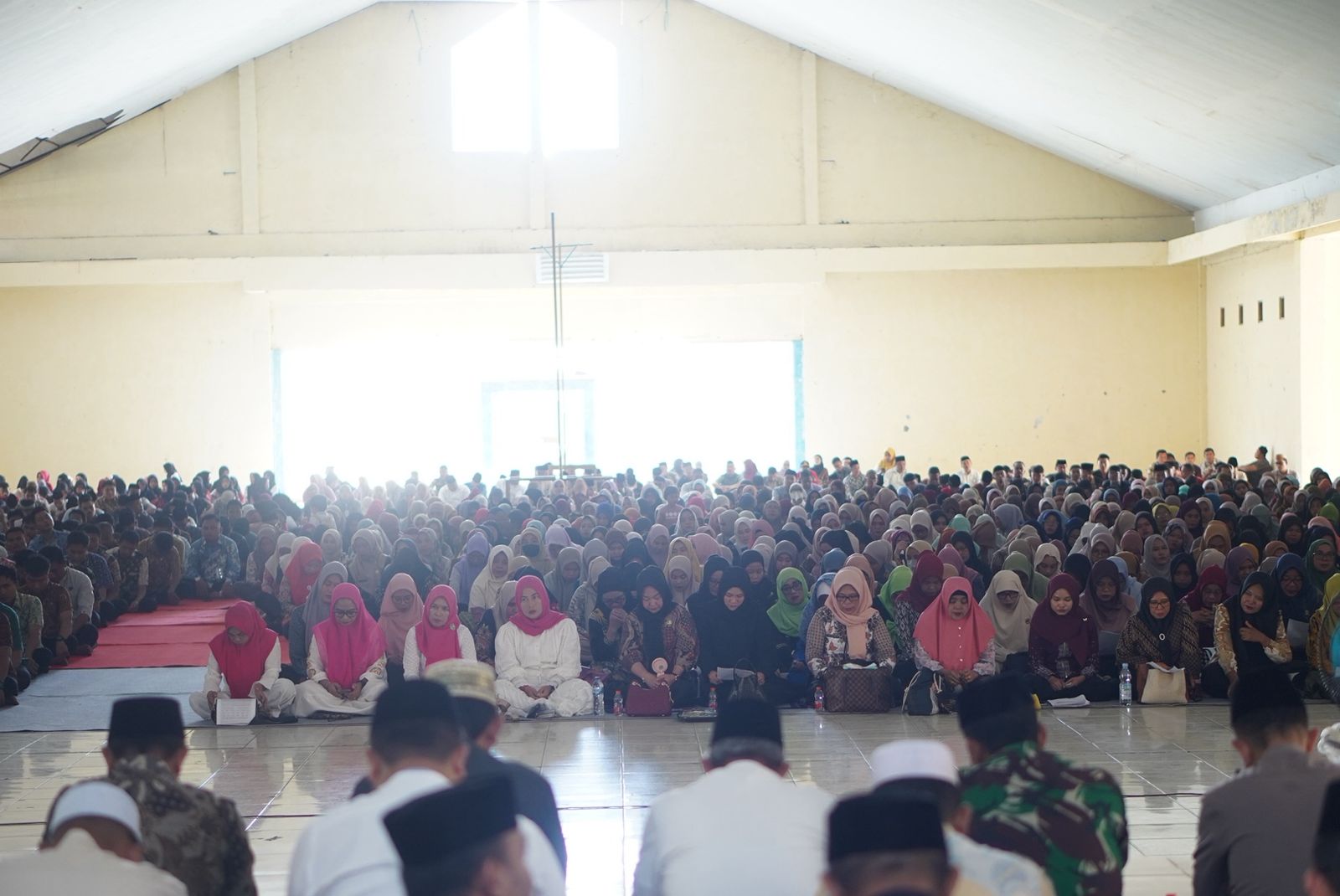 Dalam rangka memohon ridha Allah SWT Tuhan Yang Maha Kuasa demi terciptanya kedamaian, keselamatan, dan keberkahan bagi negeri tercinta, Pemerintah Kabupaten Bolaang Mongondow Utara (Boltara) menggelar kegiatan Zikir dan Doa Bersama untuk Kedamaian Negeri,