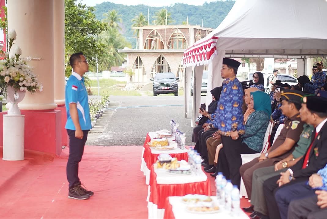 Pemerintah Kabupaten Bolaang Mongondow Utara (Boltara) menggelar upacara peringatan Hari Sumpah Pemuda ke-97 di halaman Kantor Bupati,