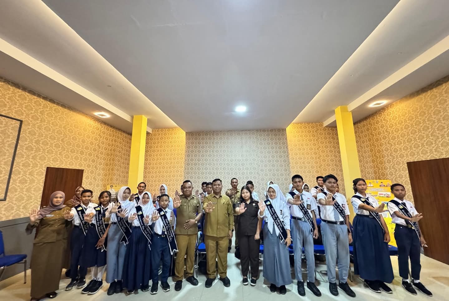 Kepala Kejaksaan Negeri (Kejari) Bolaang Mongondow Utara (Boltara), Agus Tri Hartono, SH., MH., melalui Pelaksana Tugas Kepala Seksi Intelijen, Feicy Filisia Ansow, S.H.,M.H menghadiri sekaligus memberikan materi pada kegiatan Pengukuhan Duta Anti Kekerasan Perempuan dan Anak Kabupaten Boltara Periode 2025–2027. Kegiatan ini berlangsung di ruang rapat Dinas PPKBPPPA Boltara