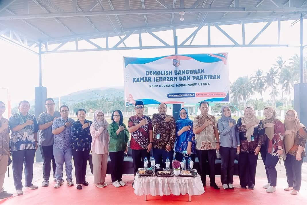 Pemerintah Kabupaten Bolaang Mongondow Utara (Boltara) kembali menunjukkan komitmen dalam peningkatan kualitas pelayanan kesehatan melalui pembenahan fasilitas di RSUD Boltara. Bupati Boltara Dr. Sirajudin Lasena, SE., M.Ec.Dev menghadiri secara langsung kegiatan demolish (pembongkaran) bangunan Kamar Jenazah dan area parkiran RSUD Boltara