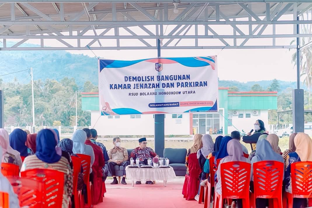 Pemerintah Kabupaten Bolaang Mongondow Utara (Boltara) kembali menunjukkan komitmen dalam peningkatan kualitas pelayanan kesehatan melalui pembenahan fasilitas di RSUD Boltara. Bupati Boltara Dr. Sirajudin Lasena, SE., M.Ec.Dev menghadiri secara langsung kegiatan demolish (pembongkaran) bangunan Kamar Jenazah dan area parkiran RSUD Boltara
