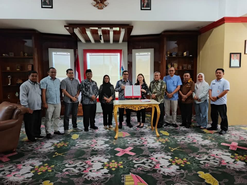 Pemerintah Daerah Kabupaten Bolaang Mongondow Utara (Boltara) kembali mempertegas komitmennya dalam memberikan layanan kesehatan yang berkualitas bagi masyarakat. Hal ini ditandai dengan penandatanganan Perjanjian Kerja Sama (PKS) antara Pemda Boltara dan BPJS Kesehatan Cabang Tondano, yang berlangsung di ruang rapat Bupati Boltara