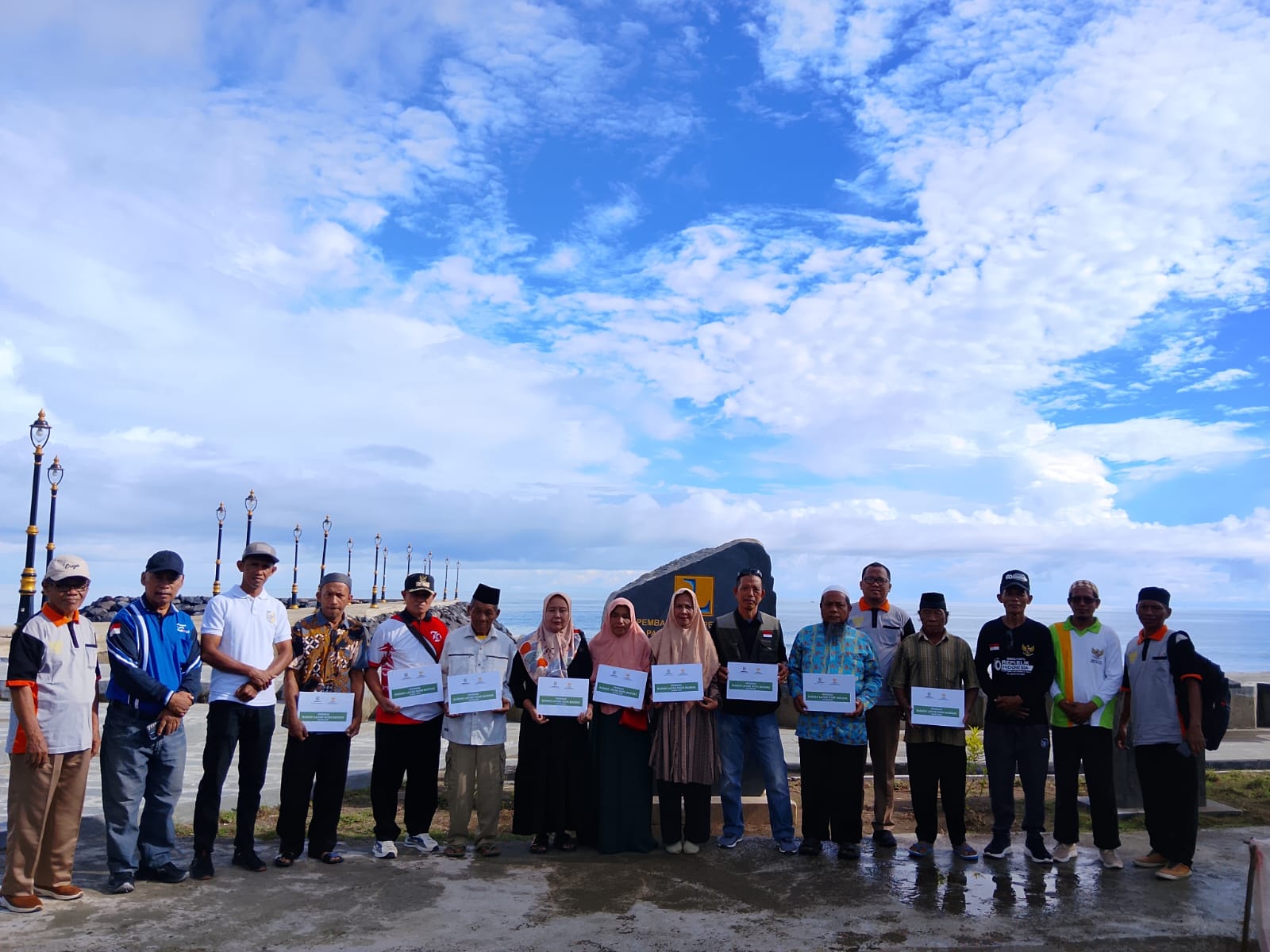 Badan Amil Zakat Nasional (BAZNAS) Kabupaten Bolaang Mongondow Utara (Boltara) kembali menunjukkan komitmennya dalam meningkatkan kesejahteraan masyarakat melalui penyerahan Rumah Layak Huni BAZNAS (RLHB), salah satu program unggulan Baznas Boltara.