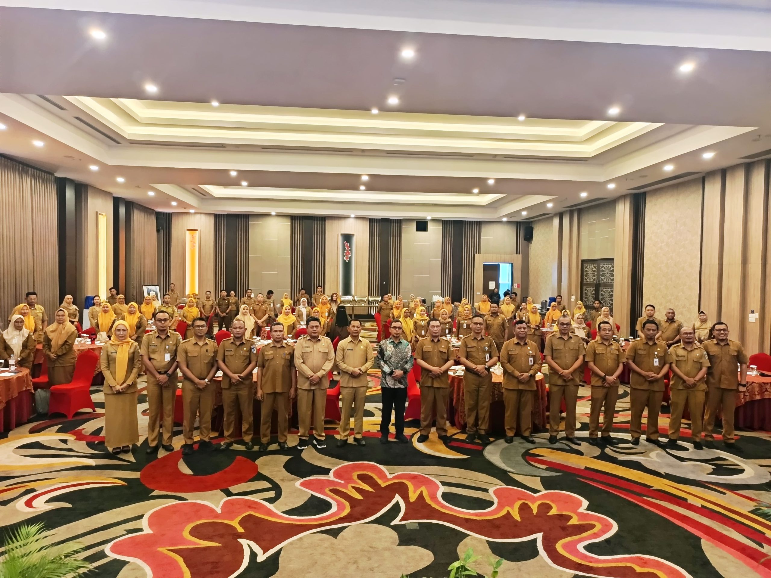 Bupati Kabupaten Bolaang Mongondow Utara (Boltara), Dr. Sirajudin Lasena, SE., M.Ec.Dev, secara resmi membuka Rapat Koordinasi Pengelolaan Keuangan dan Pendapatan Daerah yang dirangkaikan dengan Focus Group Discussion (FGD) serta Sosialisasi Peraturan Menteri Dalam Negeri tentang Pedoman Teknis Pengelolaan Keuangan Badan Layanan Umum Daerah (BLUD). Kegiatan tersebut dipusatkan di Puri Manggis Ballroom, Hotel Aston Gorontalo