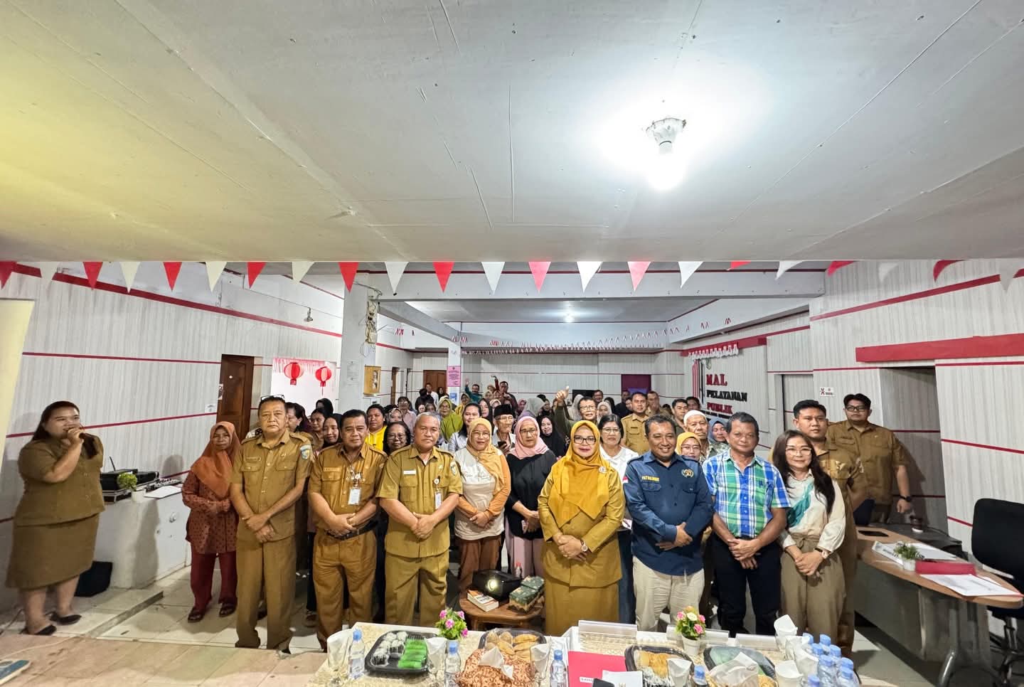 Pemerintah Kabupaten Bolaang Mongondow Utara (Boltara) menggelar rapat koordinasi (Rakor) lintas sektor dalam rangka menjamin kelancaran serta ketepatan sasaran pendistribusian LPG tabung 3 Kg bagi Rumah Tangga dan Usaha Mikro. Kegiatan ini dipimpin oleh Asisten Bidang Ekonomi dan Pembangunan, Hi. Abdul Mutoh Daeng Mulisa, S.Pd., M.M., yang mewakili Bupati Boltara, bertempat di Mal Pelayanan Publik Kantor DPMPTSP,