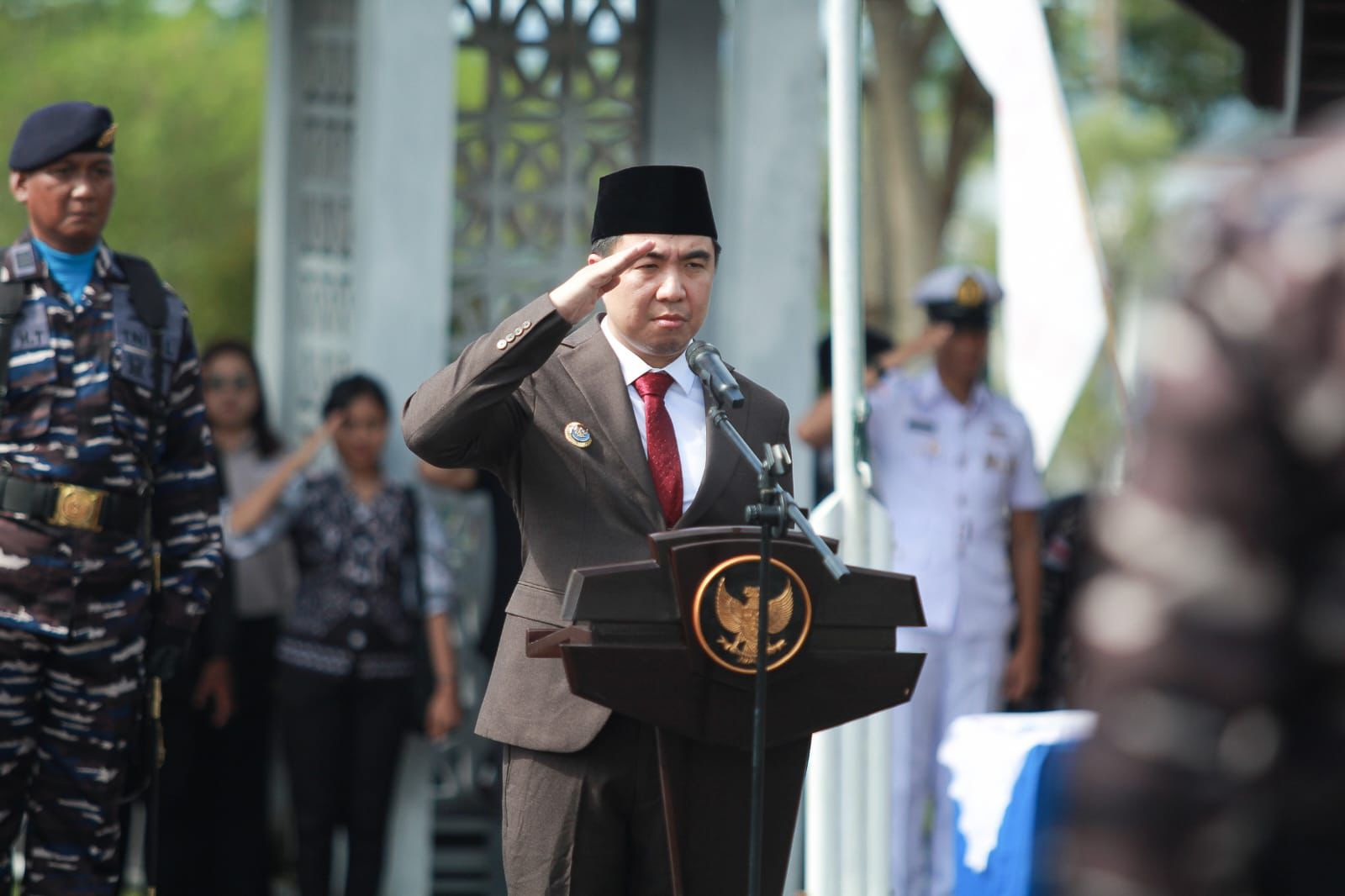 Menjelang puncak perayaan Hari Ulang Tahun (HUT) Kabupaten Kepulauan Sangihe ke-601, Pemerintah Kabupaten Kepulauan Sangihe menggelar upacara ziarah rombongan di Taman Makam Pahlawan (TMP) Santiago, Kelurahan Santiago, Kecamatan Tahuna,