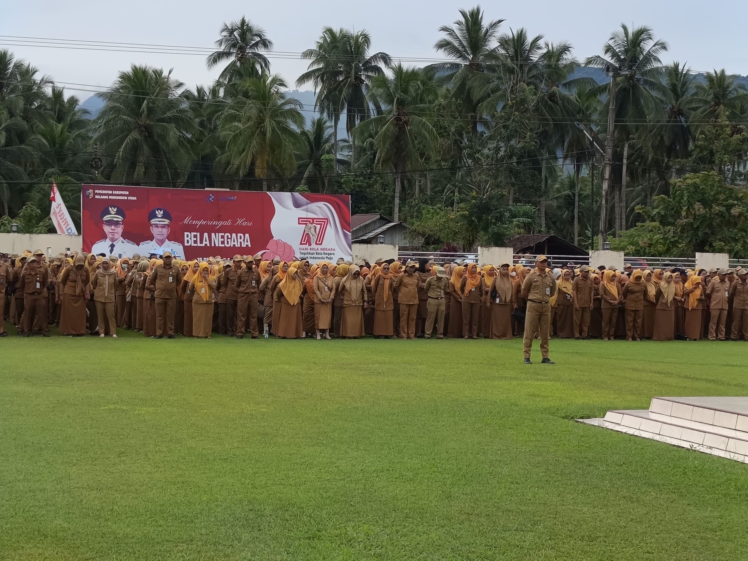 Pemerintah Kabupaten Bolaang Mongondow Utara (Boltara) menggelar Apel Kerja Perdana pasca Cuti Bersama Natal 2025 dan Tahun Baru 2026, yang dipusatkan di Halaman Kantor Bupati, Senin (05/01/2026). Kegiatan ini menjadi penanda dimulainya kembali aktivitas pemerintahan sekaligus momentum penguatan komitmen aparatur dalam memasuki tahun kerja 2026.