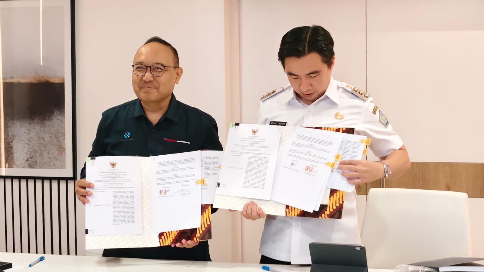 Pemerintah Kabupaten Kepulauan Sangihe resmi menjalin kolaborasi strategis dengan Badan Pengembangan Sumber Daya Manusia (BPSDM) Komunikasi dan Digital dari Kementerian Komunikasi dan Digital Republik Indonesia (Komdigi) dalam upaya memperkuat kualitas sumber daya manusia (SDM) di era transformasi digital.