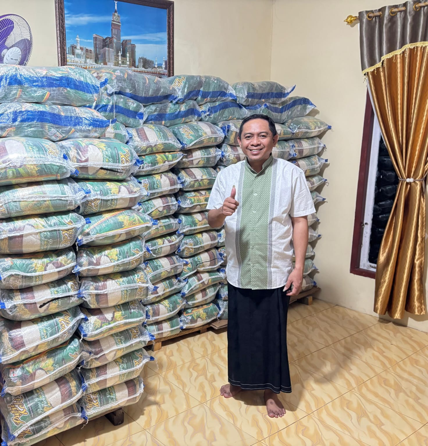 Bulan suci Ramadhan menjadi momentum bagi Anggota DPRD Kabupaten Kepulauan Sangihe dari Fraksi Partai Persatuan Indonesia (Perindo), Jais Salele, S.Kom, untuk mempererat tali silaturahmi sekaligus meringankan beban ekonomi masyarakat. Melalui aksi sosial bertajuk “Ramadan Berkah”, politisi dari Komisi II ini menyalurkan bantuan sosial sebanyak 700 karung beras kemasan 5 kilogram atau setara 3,5 ton beras bagi warga yang membutuhkan,