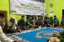 Suasana kebersamaan penuh kehangatan, Ketua PC GP Ansor Boltara, Agung Aditya Saenong, didampingi Dewan Penasehat GP Ansor Boltara, Santoro dan seluruh Kader menjelang Tasyakuran Ratib dan doa bersama