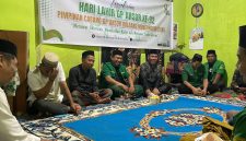 Suasana kebersamaan penuh kehangatan, Ketua PC GP Ansor Boltara, Agung Aditya Saenong, didampingi Dewan Penasehat GP Ansor Boltara, Santoro dan seluruh Kader menjelang Tasyakuran Ratib dan doa bersama