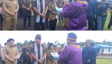 Kajati Sulut Jacob Hendrik Pattipeilohy didampingi Ketua Ikatan Adhyaksa Dharmakarini (IAD) Wilayah Sulut, ny. Yulis Hendrik bersama rombongan diterima prosesi adat Sangihe 