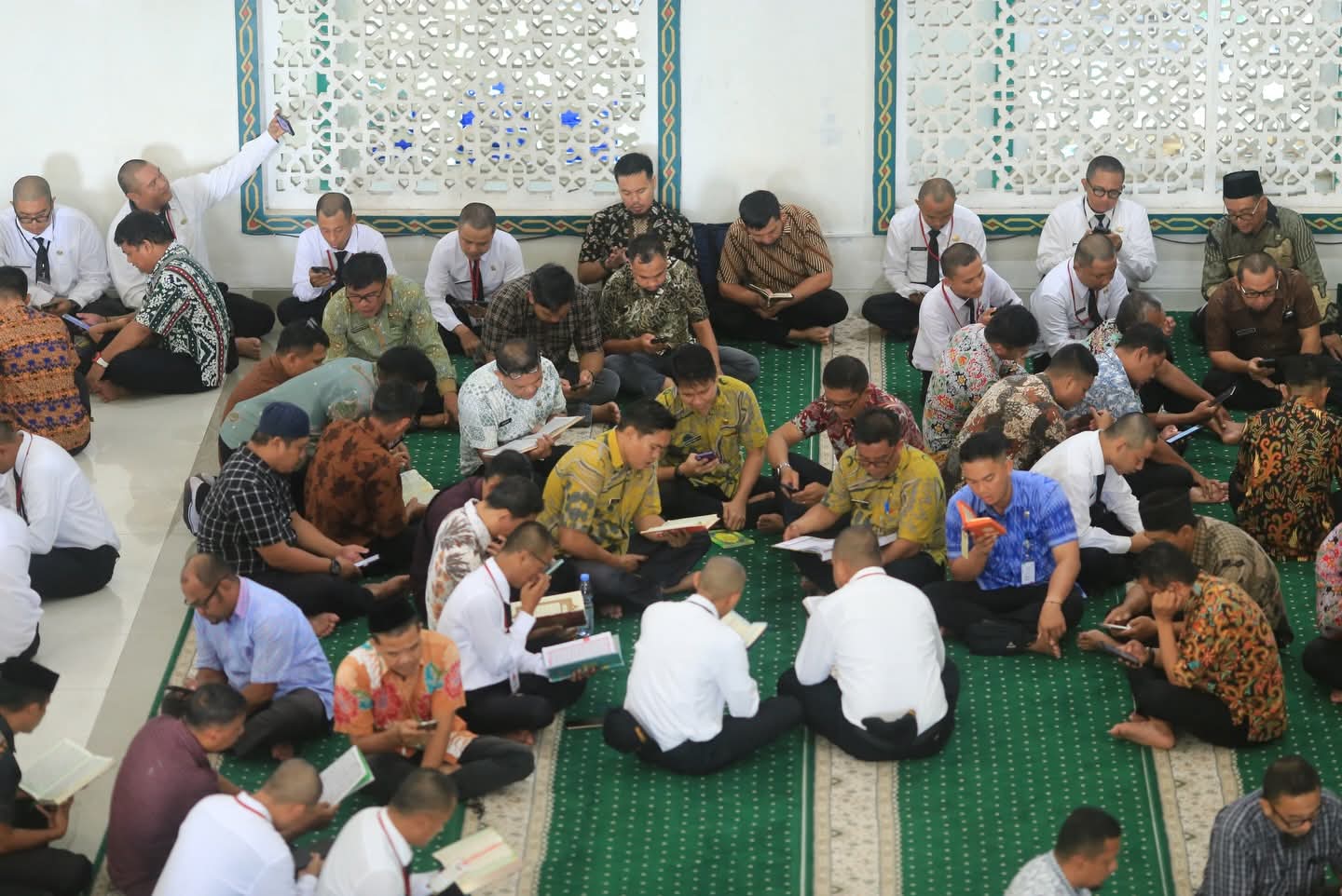 Pemerintah Kabupaten Bolaang Mongondow Utara (Boltara) kembali melaksanakan kegiatan pembinaan mental dan spiritual bagi Aparatur Sipil Negara (ASN) melalui program Kamis Mengaji Pemerintah Daerah, yang digelar di Masjid Agung Baiturrahman Boroko,