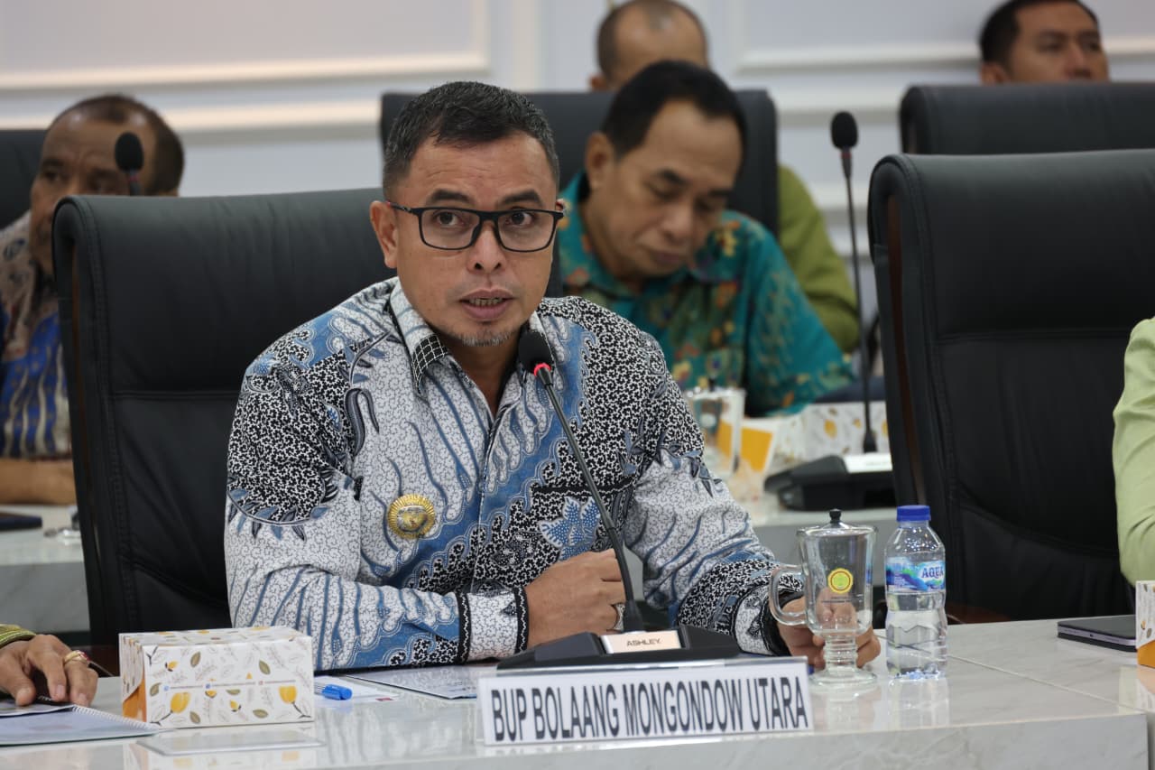 Komitmen Pemerintah Kabupaten Bolaang Mongondow Utara (Boltara) dalam memperkuat sektor pertanian kembali membuahkan hasil. Bupati Boltara, Dr. Sirajudin Lasena, SE.,M.Ec.Dev mendapat sambutan langsung dari Menteri Pertanian dalam pertemuan bersama sejumlah kepala daerah di ruang kerja Menteri Pertanian