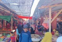 Interaksi antara pedagang dan pembeli di Pasar Rakyat Boroko