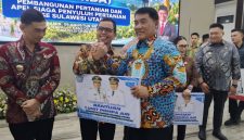 Bupati Boltara menerima bantuan satu unit pompa air dari Pemerintah Provinsi Sulawesi Utara