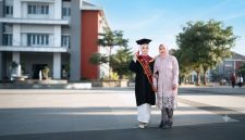 Ghefira Tempongbuka bersama ibunda tercinta (istimewa) 
