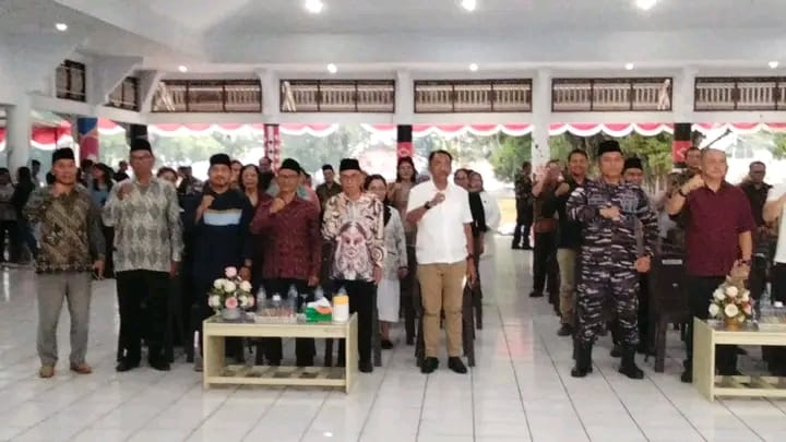 Kepala Kantor Kementrian Agama Sangihe H Kusnadi Bersama dengan FKUB