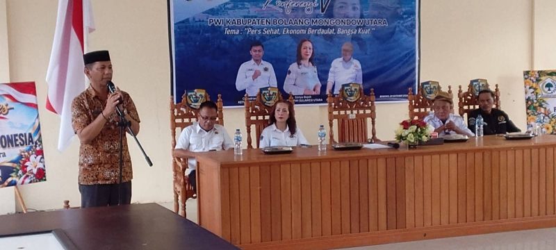 Sekda Boltara dr. Jusnan Mokoginta membuka secara resmi konferensi V PWI Boltara