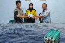 Penyerahan Simbolis PAD dari Hasil Rompon Kepada Penjabat Kapitalaung Farmyati Maniku