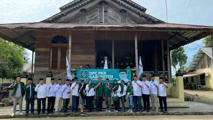 Foto Pengurus DPC PKB Bolmut di Sekretariat Rumah Tinggi Bolangitang dua