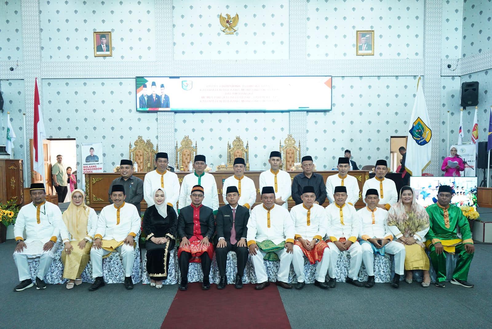 Foto istimewa Pj Bupati Sirajudin Lasena dan  kepala Dinas Koperasi dan UMKM Provinsi Sulut Tahlis Galang bersama Pimpinan DPRD Bolmut dan Anggota