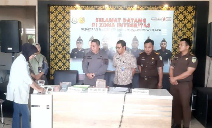 Foto Press Release di Kejari Bolmut