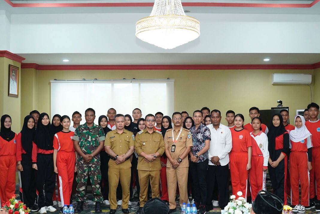 Foto istimewa Pj Bupati Bolmut Sirajudin Lasena bersama jajaran dan 33 siswa siswi Paskibraka