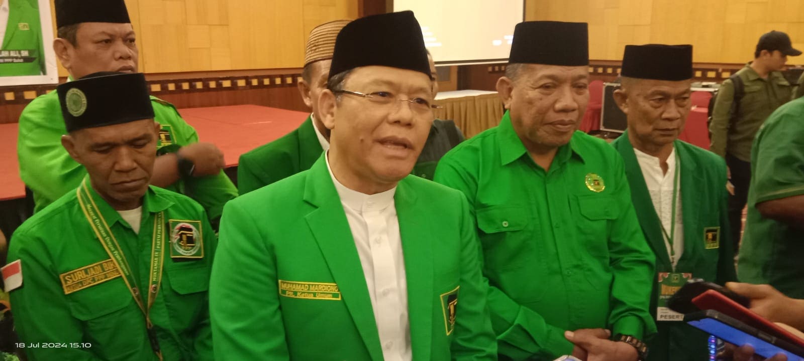 Foto Ketum PPP Muhammad Mardiono didampingi Ketua DPW Sulut Depri Pontoh dan Ketua DPC Bolmut Mohamad Sidik Binol, saat diwawancarai awak media