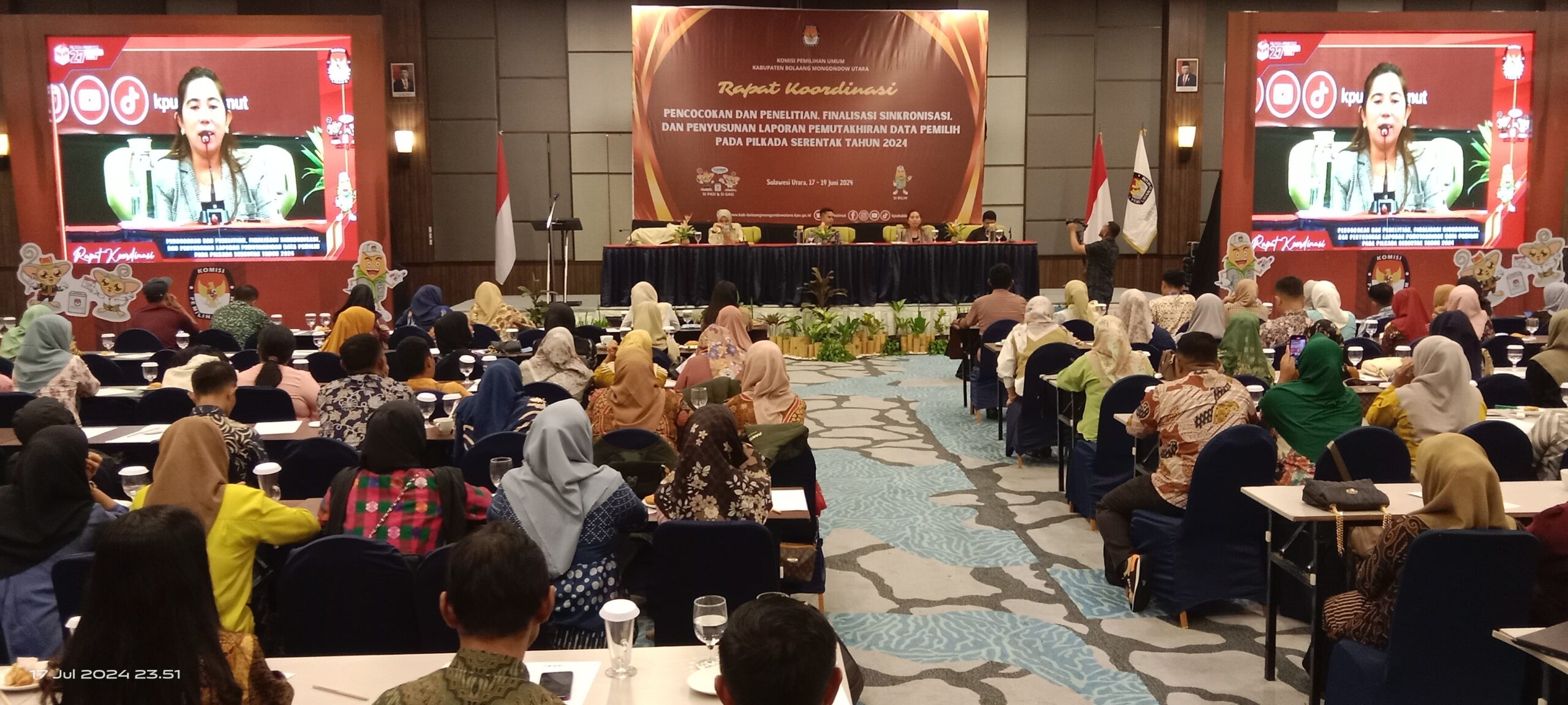 Foto Ketua Divisi Perencanaan Data dan Informasi, KPU Bolmjut, Marnie Linda Wungkana, saat memberikan sambutan