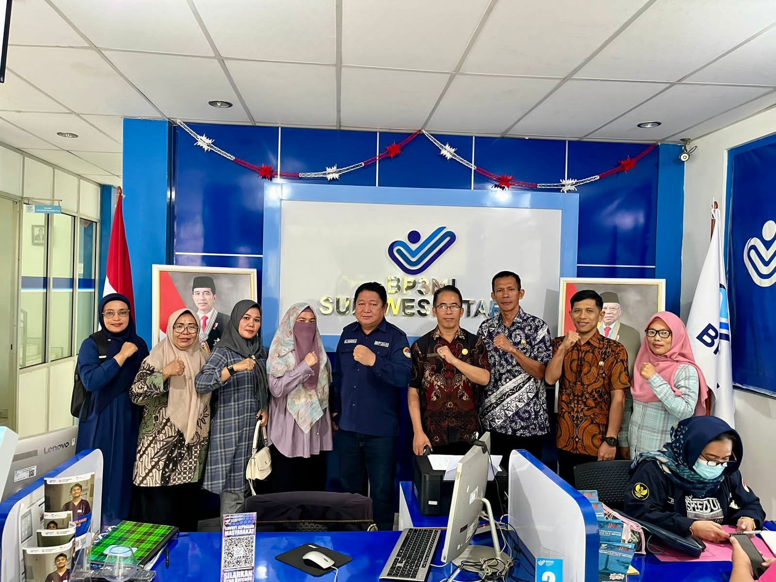 Foto Kadis Nakertrans Bolmut 
 Abdul Muis Suratinoyo bersama jajaran dan pihak PT Yuta Tengker Mulia 